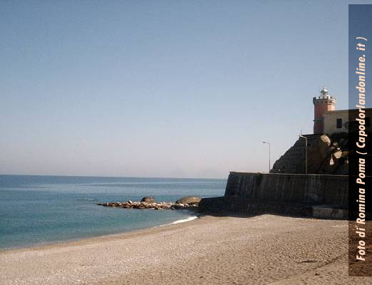 Il faro e il mare